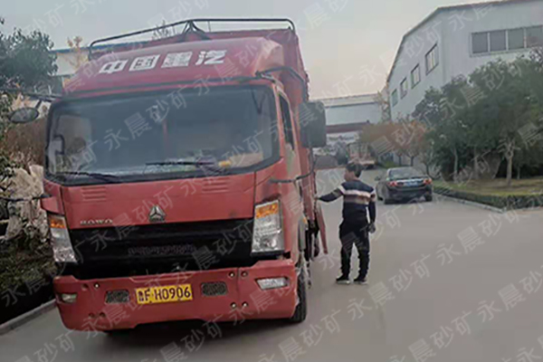 發(fā)往招遠(yuǎn)的離心機(jī)(圖2)