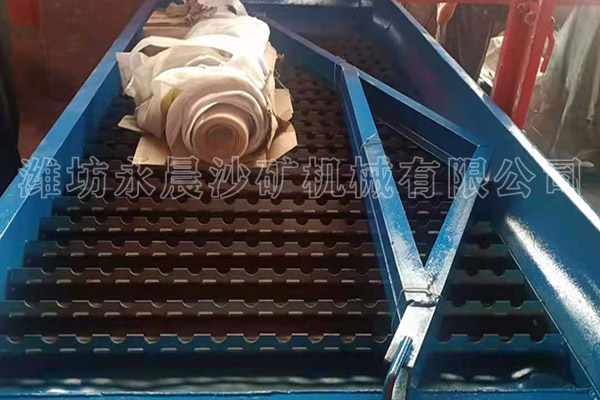 發(fā)往石城的選金設(shè)備—鼓動(dòng)溜槽(圖2)
