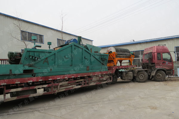 公司發(fā)往朝鮮的yc-100型選金機(jī)組發(fā)貨現(xiàn)場(chǎng)(圖1)