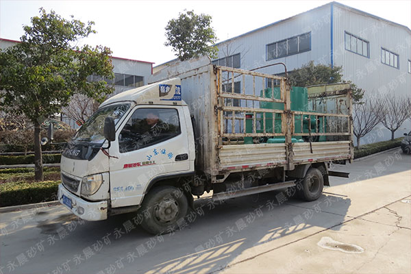 發(fā)往江西石城的60型離心機(jī)一臺(圖2)