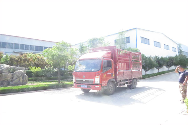 20型離心機江西石城發(fā)貨現(xiàn)場(圖2) 20型離心機江西石城發(fā)貨現(xiàn)場(圖2)