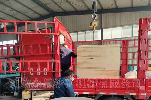 發(fā)往河南鞏義40型離心機(圖5)