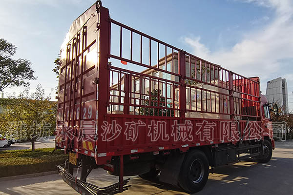 發(fā)往青島港的離心機(圖4)